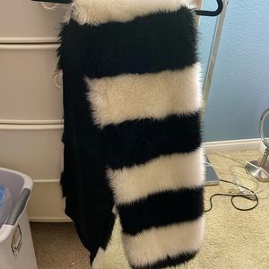 H&M Black white fur /satin scarf